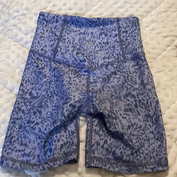 Womens Athleta Elation Printed 7” short, never worn. Women’s XXS. - Picture 2 of 4